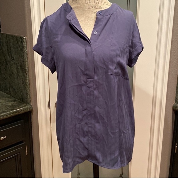Vera Wang Tops - Simply Vera  Vera Wang Short Sleeved blouse size Medium